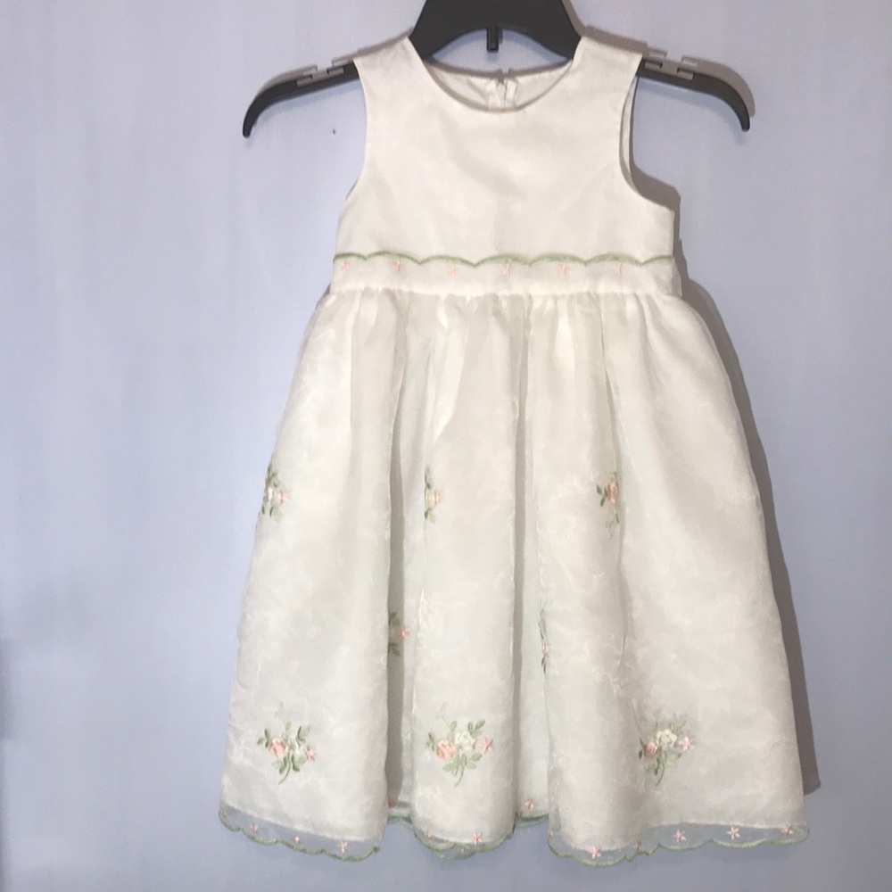 Beautiful White with Tulle and embroidered 🌸🌸🌸